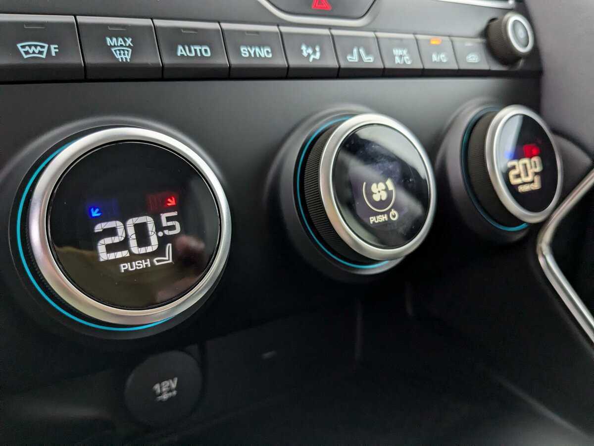 Купить Jaguar E-Pace, 2019, 145 000 км, фото №22