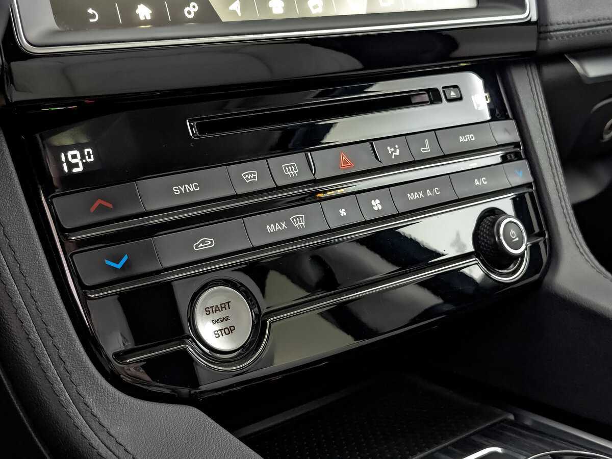 Купить Jaguar F-Pace, 2018, 101 189 км, фото №17