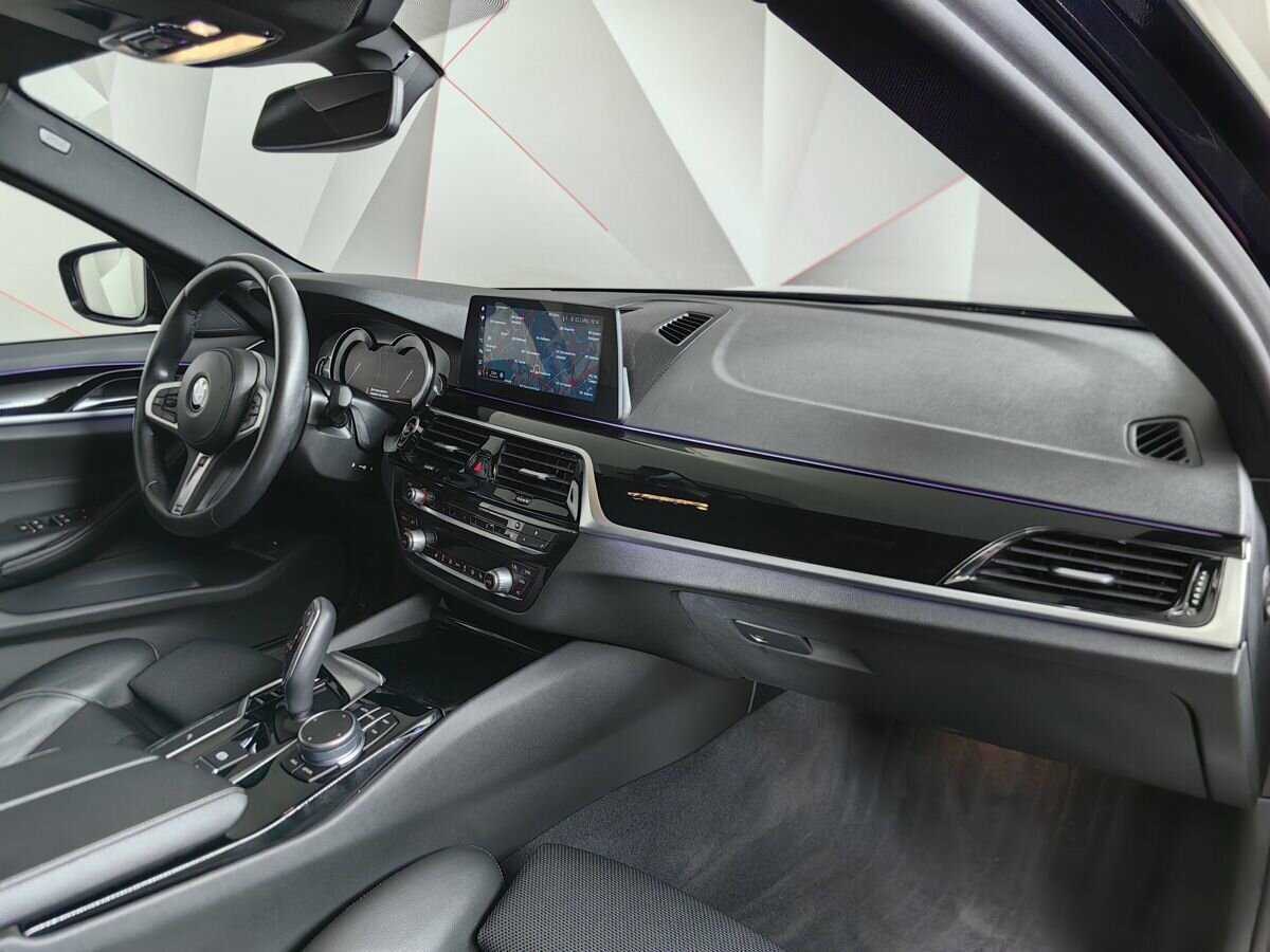 Купить BMW 5 серии 520d, 2017, 61 613 км, фото №9