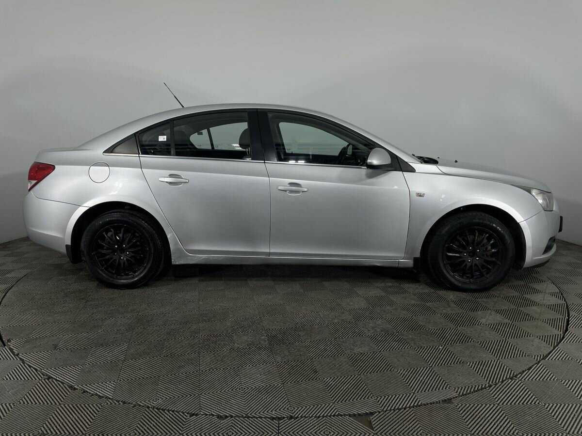 Купить Chevrolet Cruze, 2010, 250 862 км, фото №4