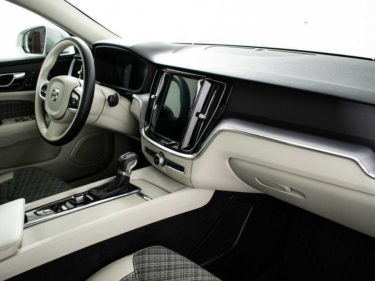 Купить Volvo V60 Cross Country, 2019, 40 533 км, фото №9