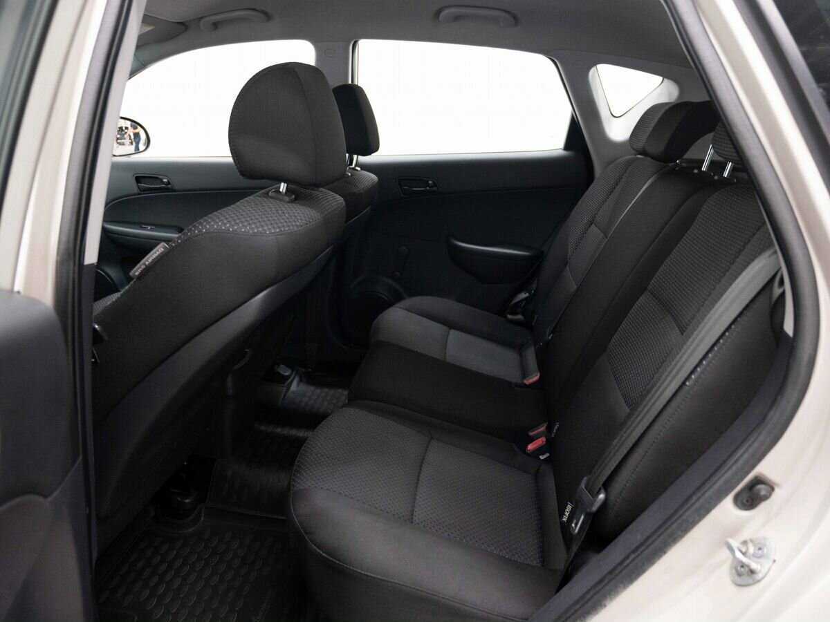 Купить Hyundai i30, 2010, 252 640 км, фото №9