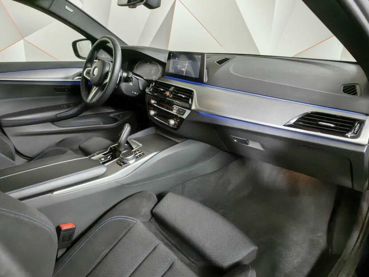 Купить BMW 5 серии 530i xDrive, 2018, 66 762 км, фото №9