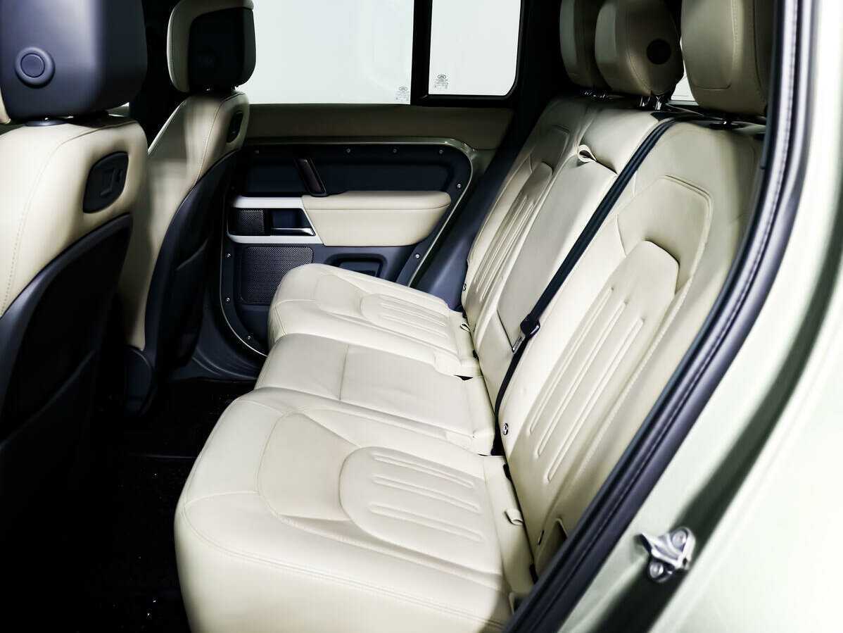 Купить Land Rover Defender 110, 2021, 129 130 км, фото №12