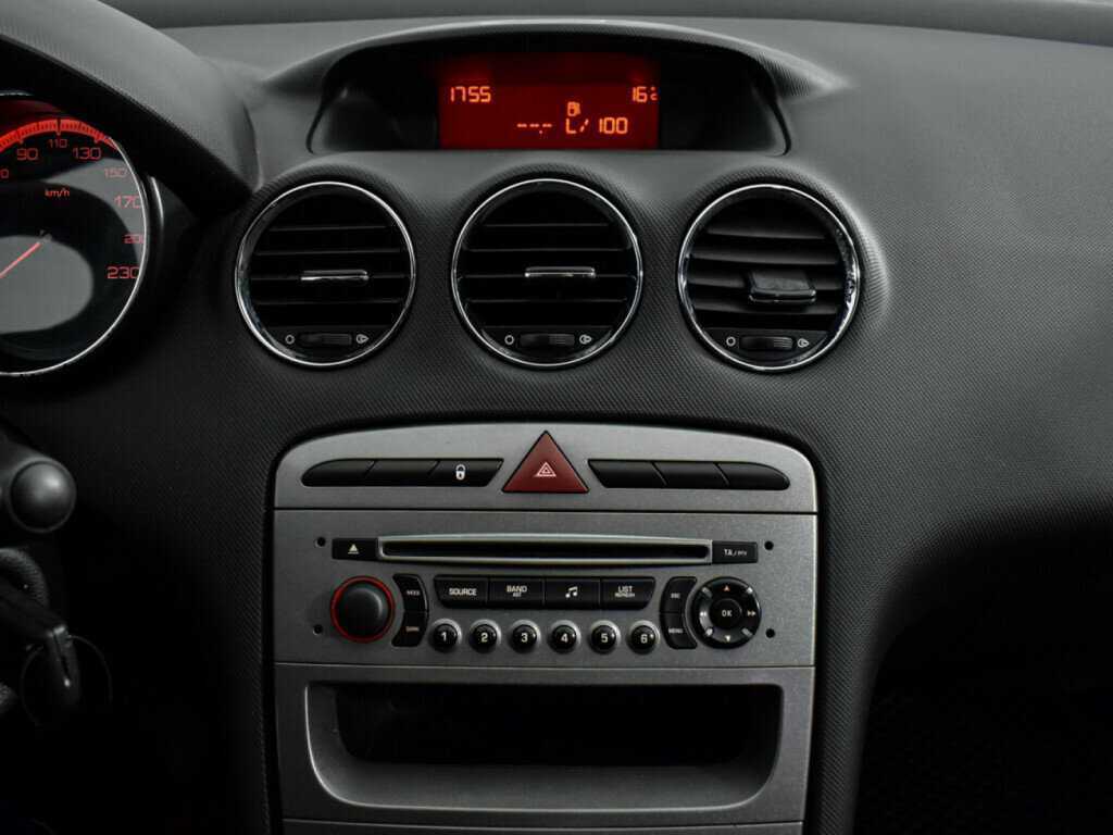 Купить Peugeot 308, 2011, 134 739 км, фото №13