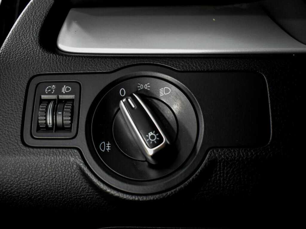 Купить Volkswagen Passat, 2011, 248 793 км, фото №7