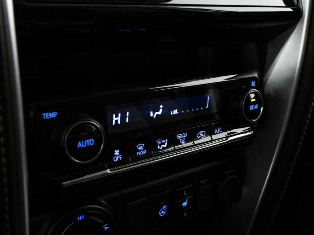 Купить Toyota Fortuner, 2019, 69 233 км, фото №16