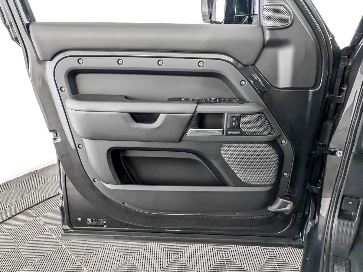 Купить Land Rover Defender 110, 2021, 61 571 км, фото №19