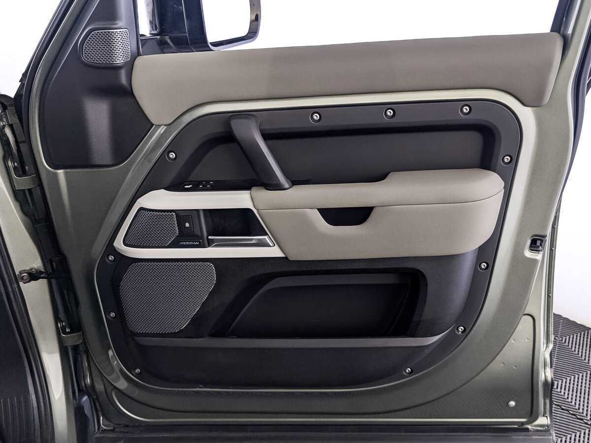 Купить Land Rover Defender 110, 2021, 61 005 км, фото №25