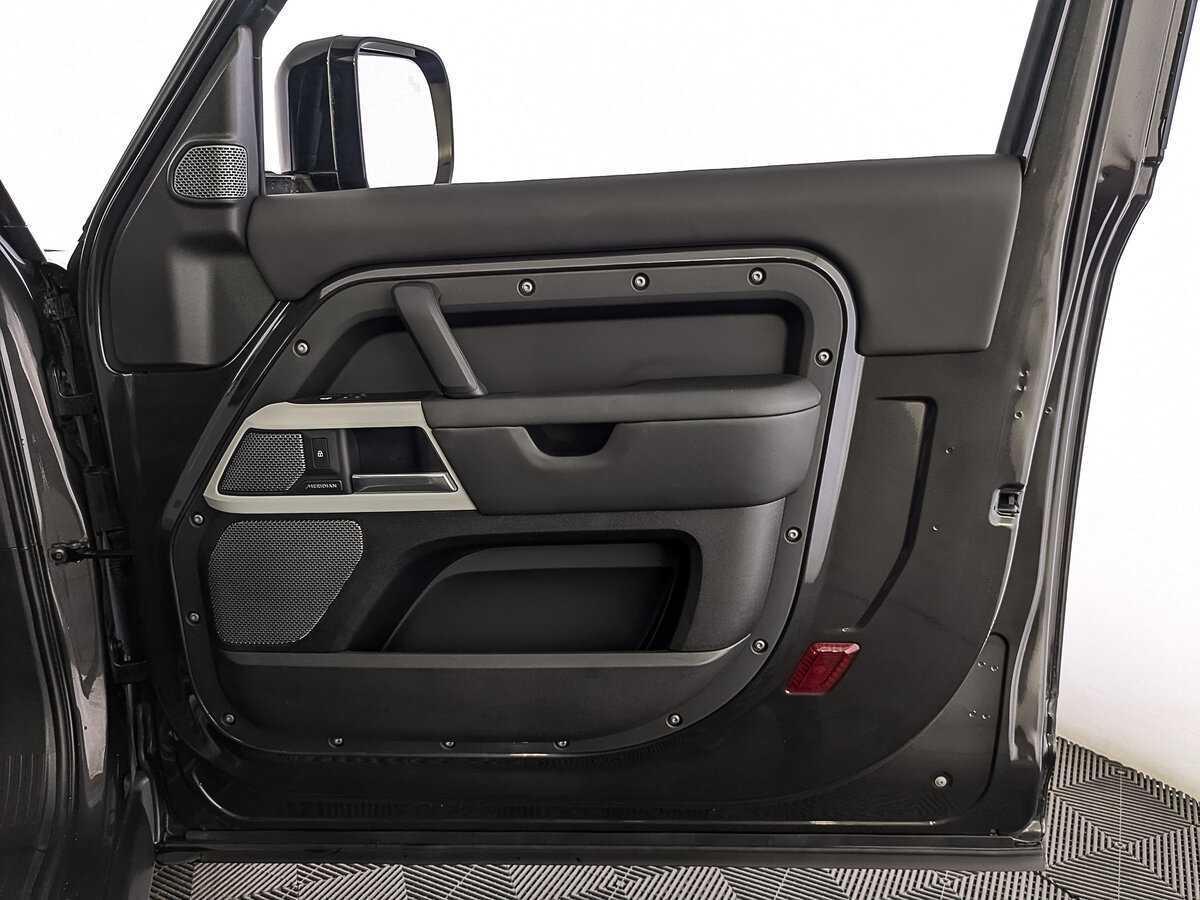 Купить Land Rover Defender 90, 2021, 52 800 км, фото №25