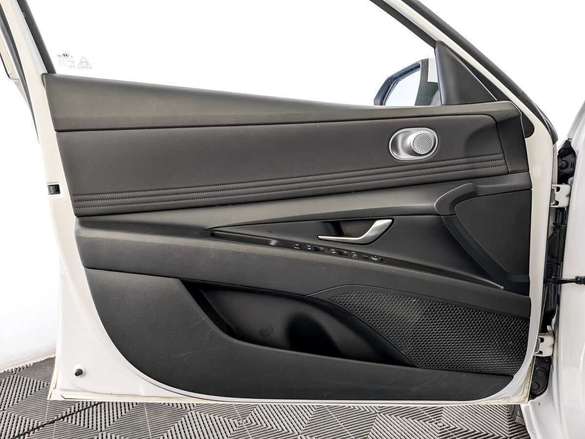 Купить Hyundai Elantra, 2021, 101 404 км, фото №17