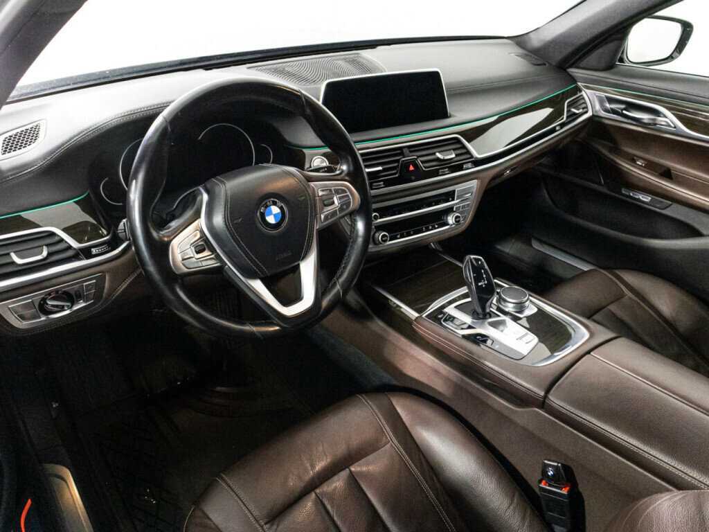 Купить BMW 7 серии 730i, 2016, 168 760 км, фото №9