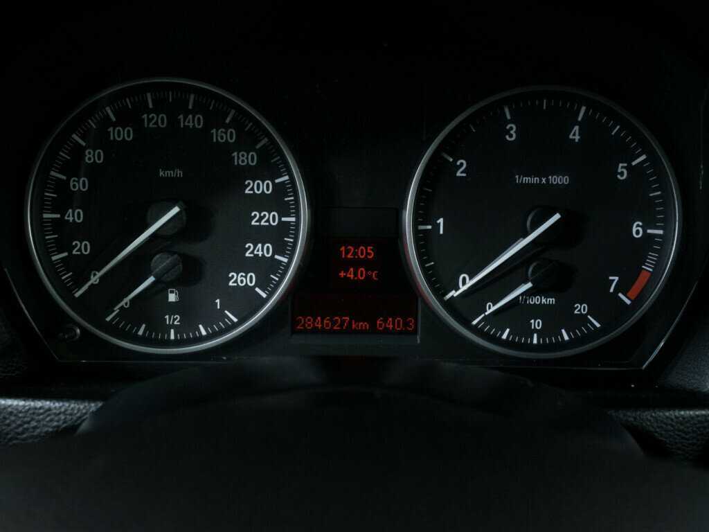 Купить BMW 3 серии 320i, 2010, 285 845 км, фото №11