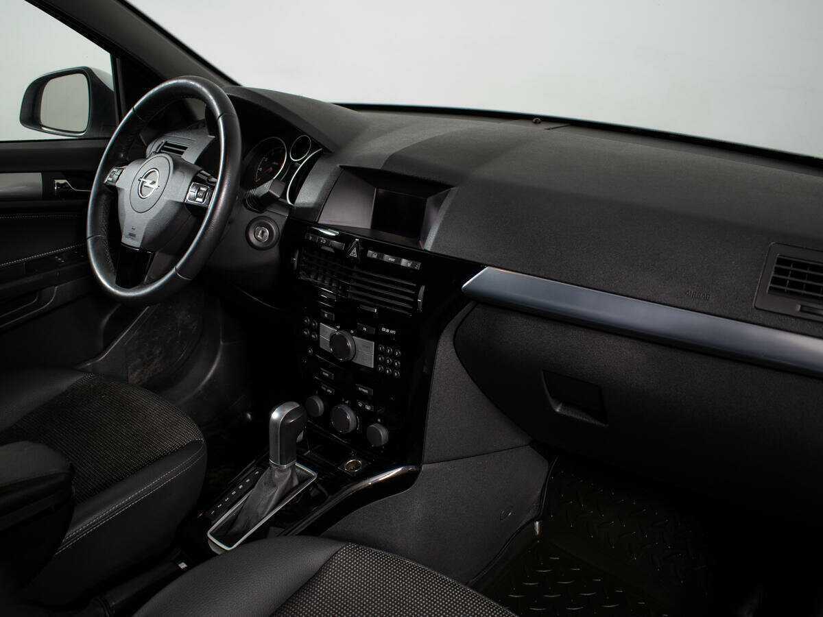 Купить Opel Astra, 2011, 177 603 км, фото №4