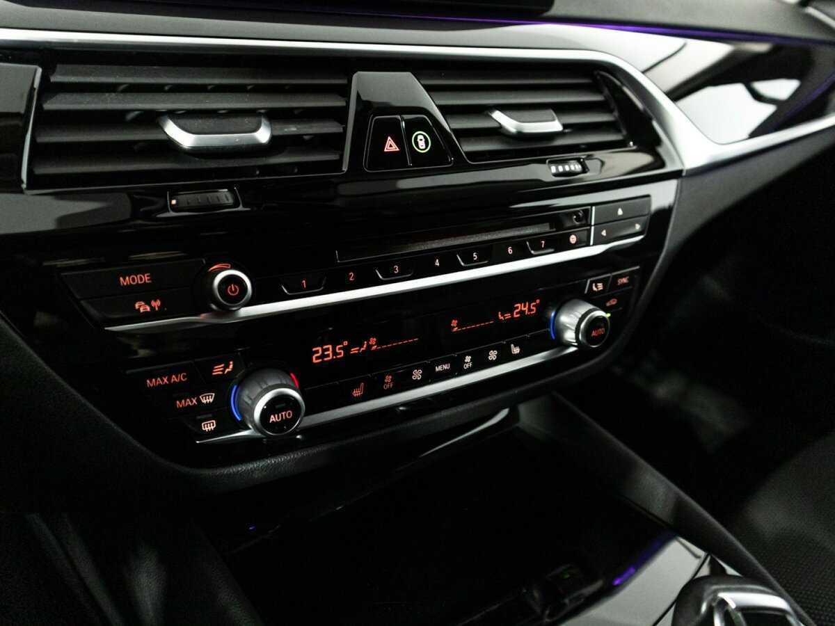 Купить BMW 5 серии 520d, 2019, 90 279 км, фото №18