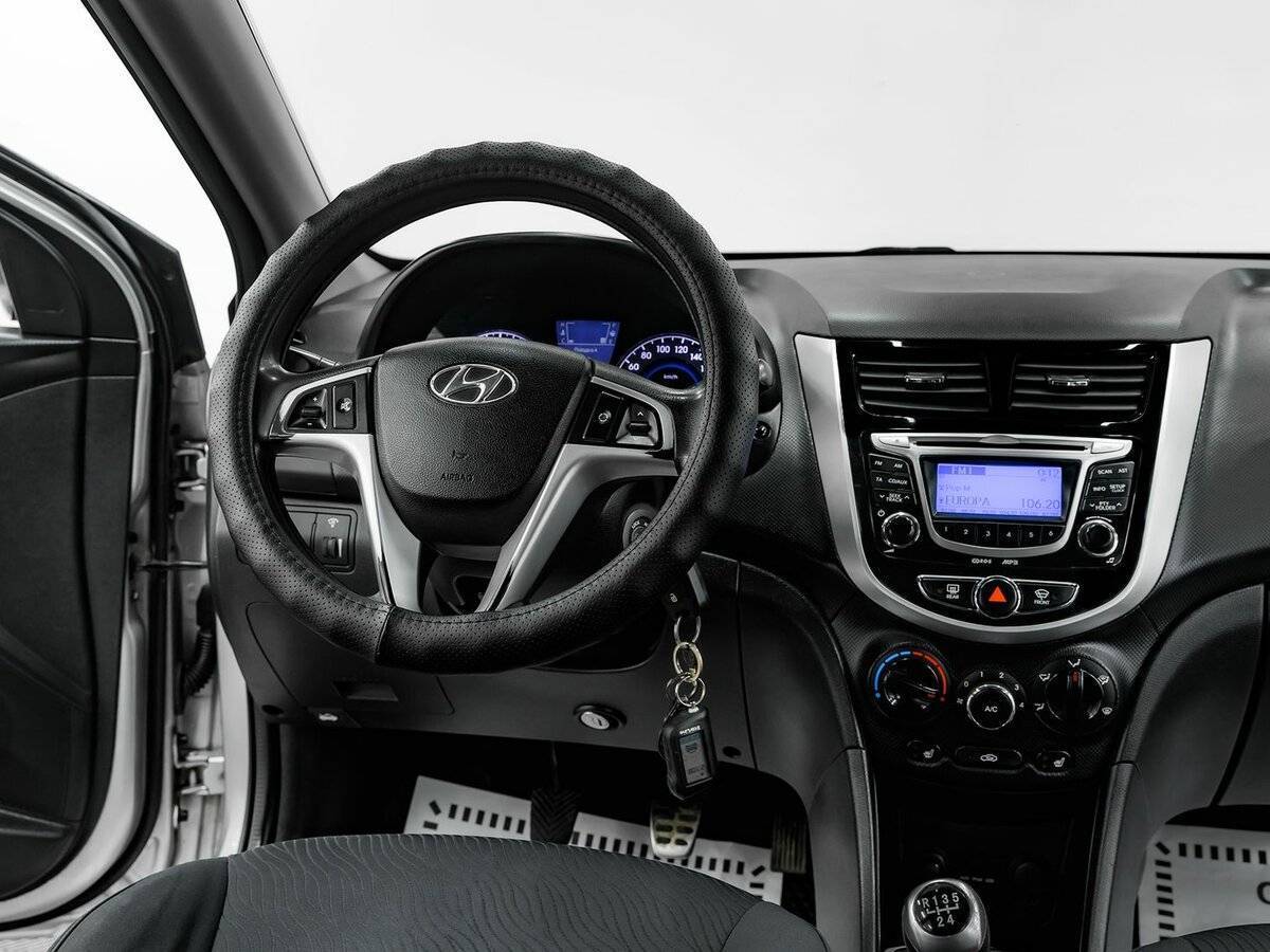 Купить Hyundai Solaris, 2011, 172 000 км, фото №12