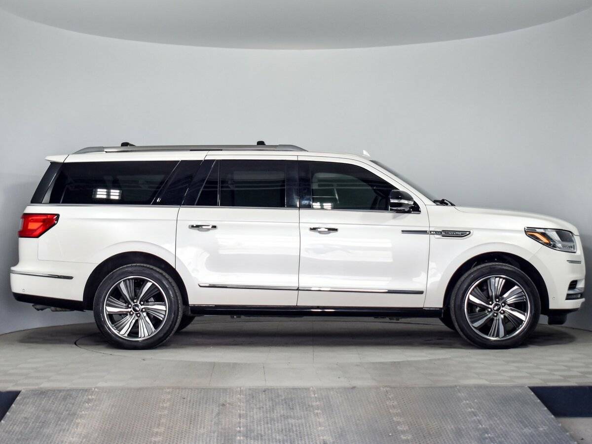 Купить Lincoln Navigator L, 2018, 34 389 км, фото №4