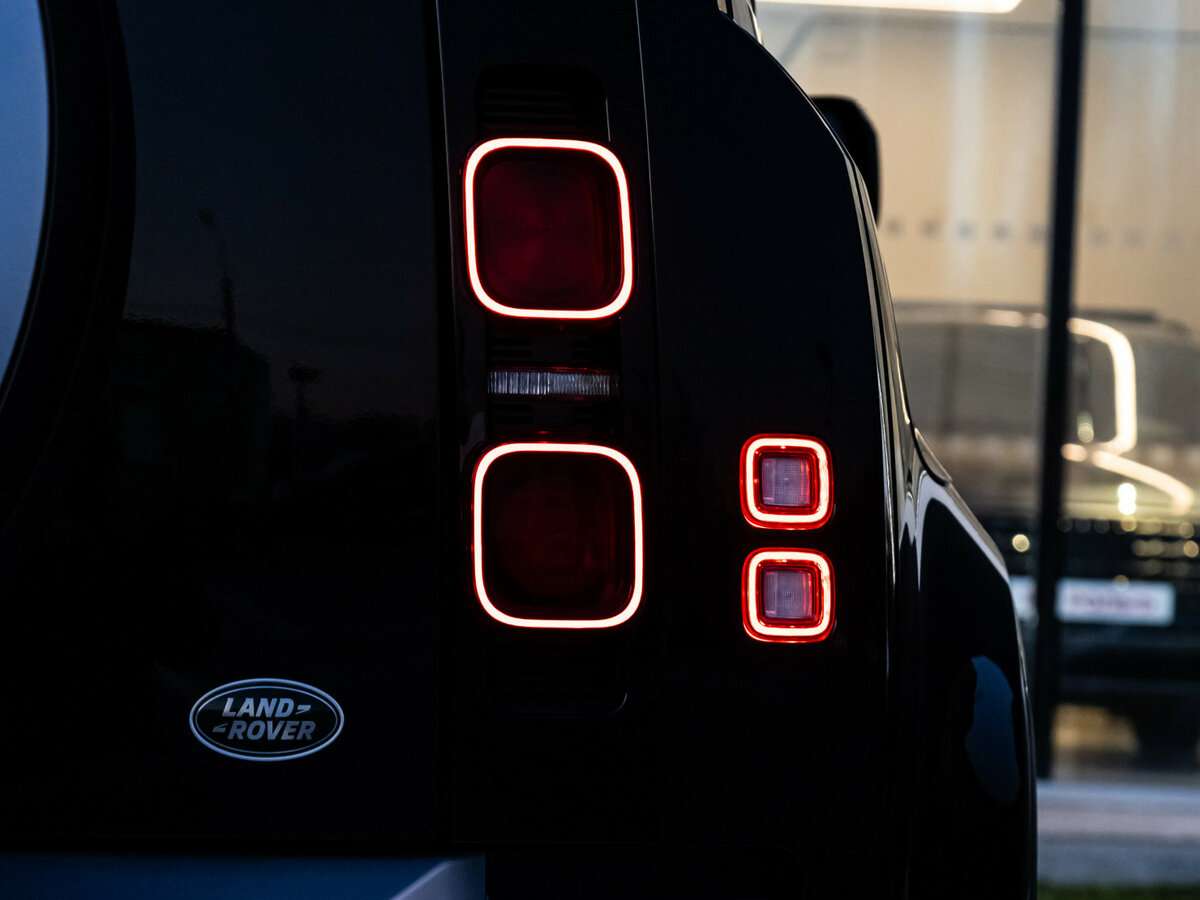 Купить Land Rover Defender 110, 2021, 60 783 км, фото №8