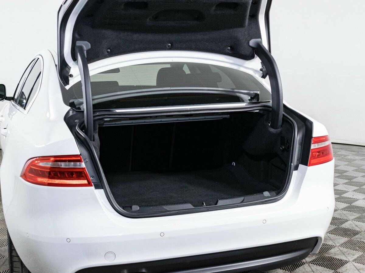 Купить Jaguar XE, 2015, 104 211 км, фото №9