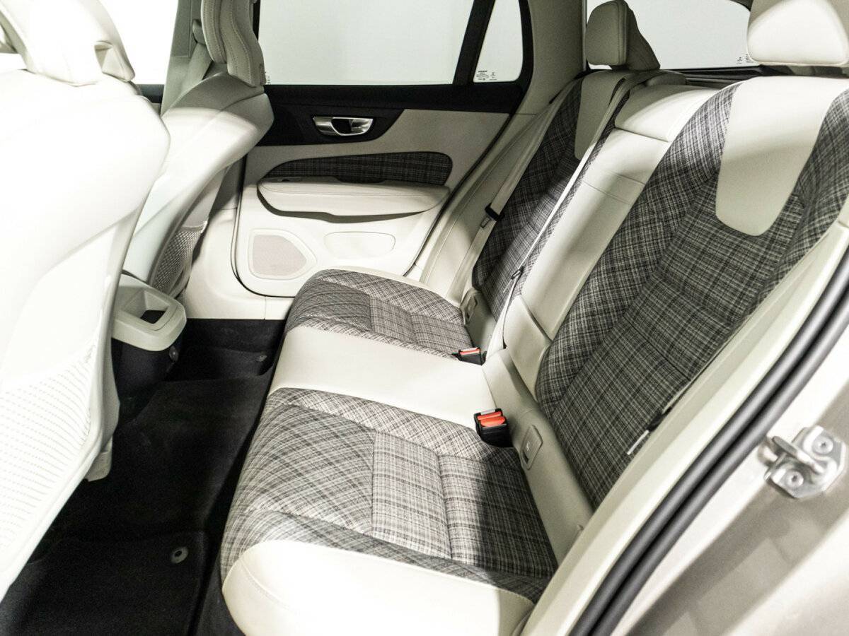 Купить Volvo V60 Cross Country, 2020, 47 465 км, фото №10