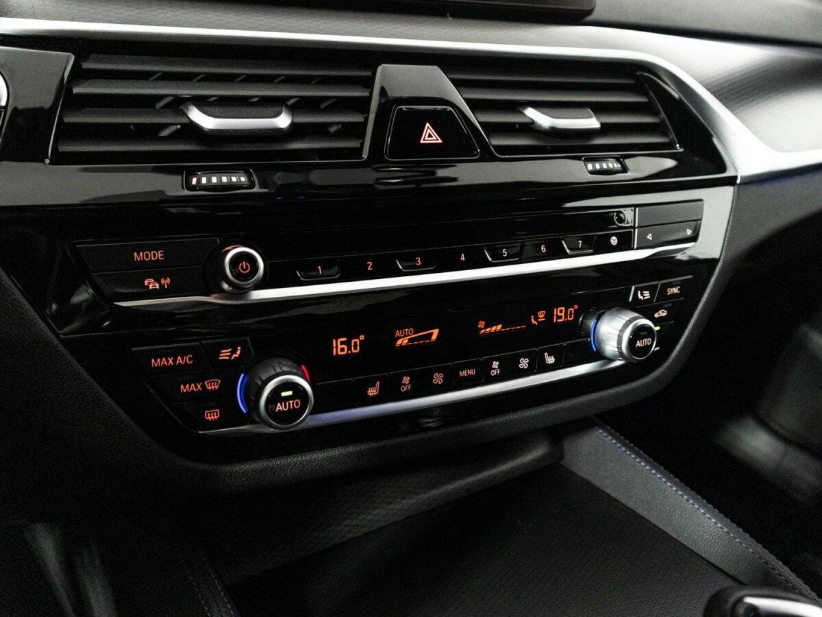 Купить BMW 5 серии 520d xDrive, 2020, 82 296 км, фото №14