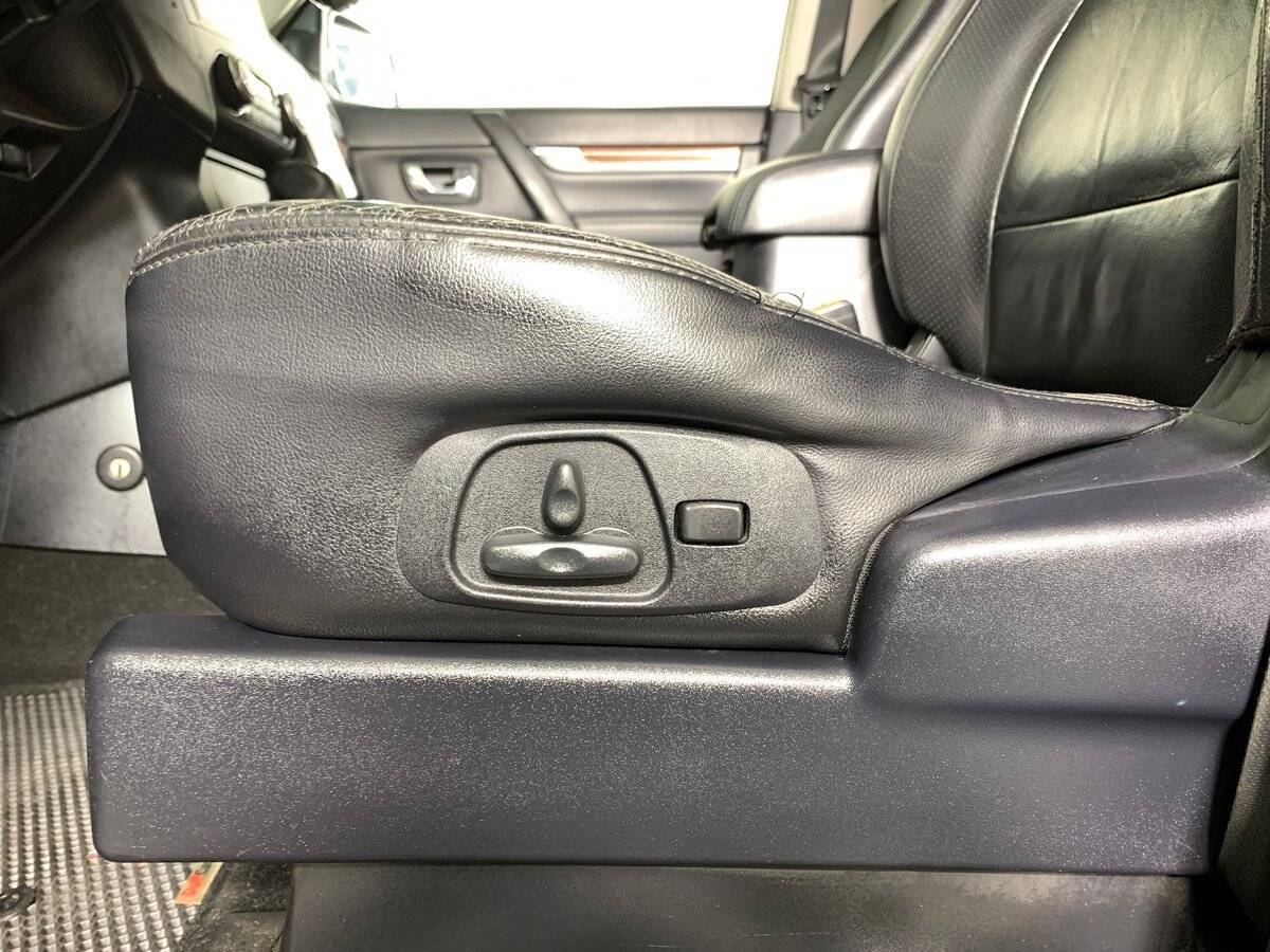 Купить Mitsubishi Pajero, 2008, 330 000 км, фото №16