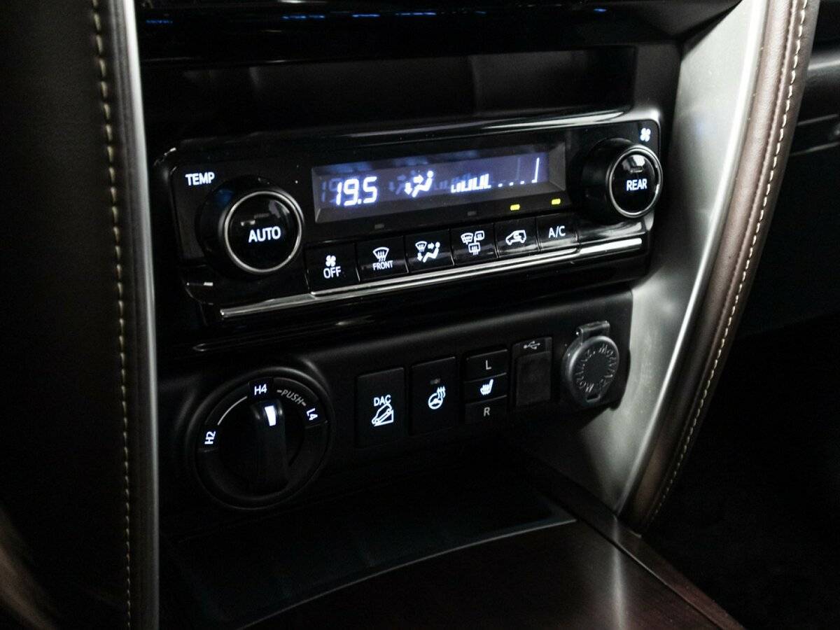 Купить Toyota Fortuner, 2017, 72 296 км, фото №19