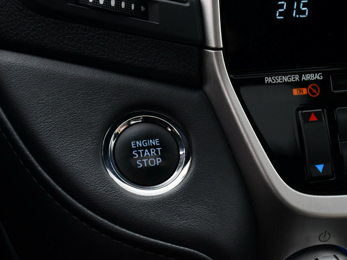 Купить Toyota Land Cruiser 200 Series Рестайлинг 2, 2017, 56 260 км, фото №30