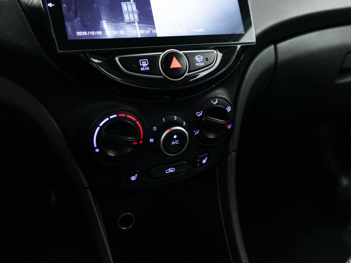 Купить Hyundai Solaris I, 2011, 179 827 км, фото №15