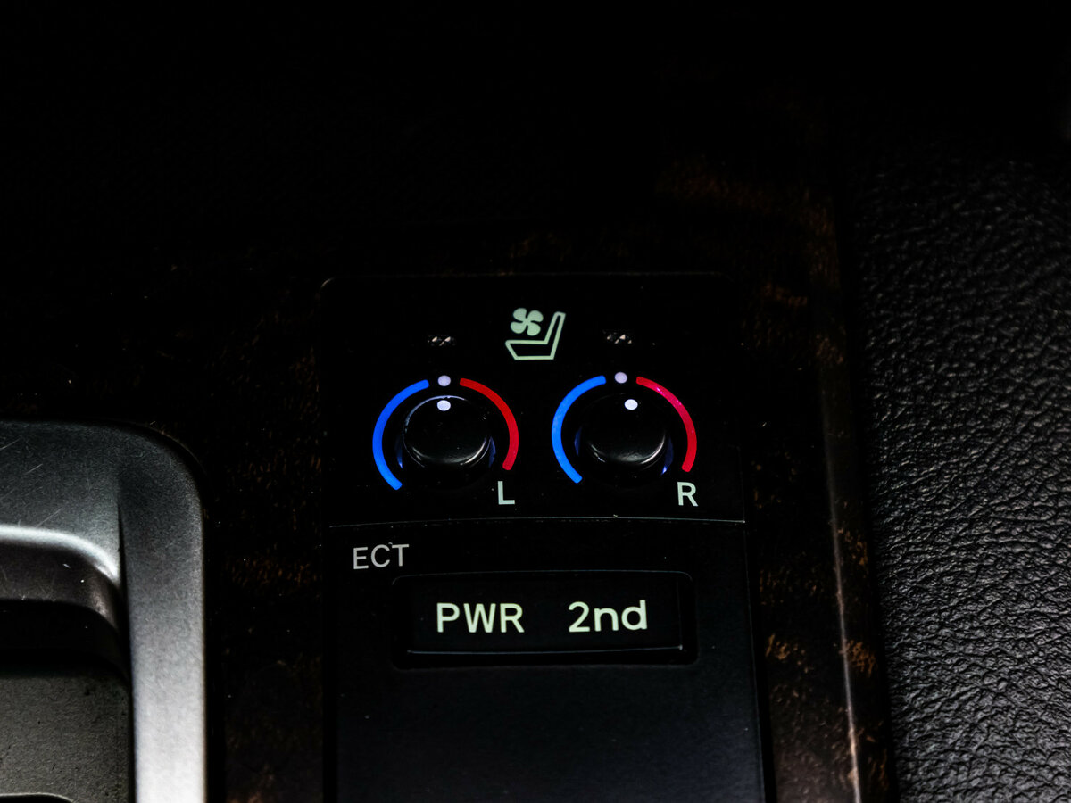 Купить Toyota Land Cruiser 200 Series Рестайлинг 1, 2012, 222 767 км, фото №12