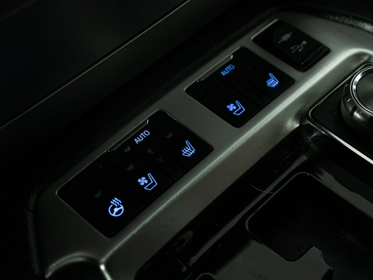 Купить Toyota Land Cruiser 200 Series Рестайлинг 2, 2017, 211 198 км, фото №19